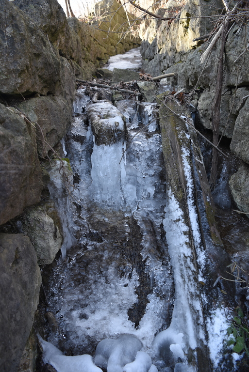 Stonewall Falls : Frozen